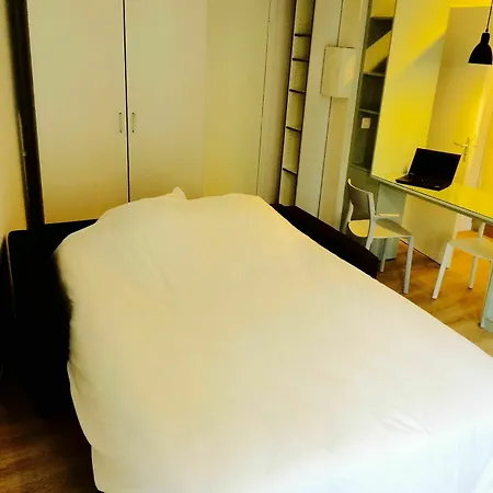 42 Priez Apartment *